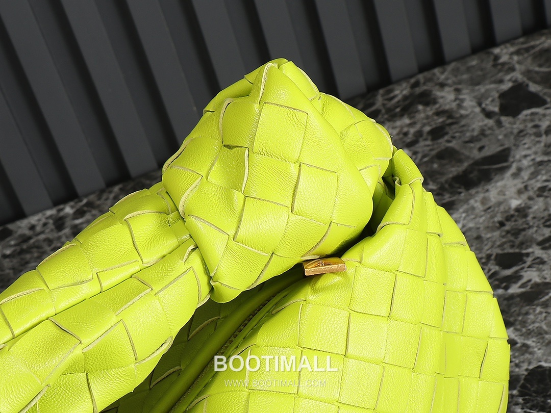 Bottega Veneta Jodie Intrecciato Nappa Leather Hobo Bag 보테가베네타 조디 인트레치아토 나파 호보백 36cm 5