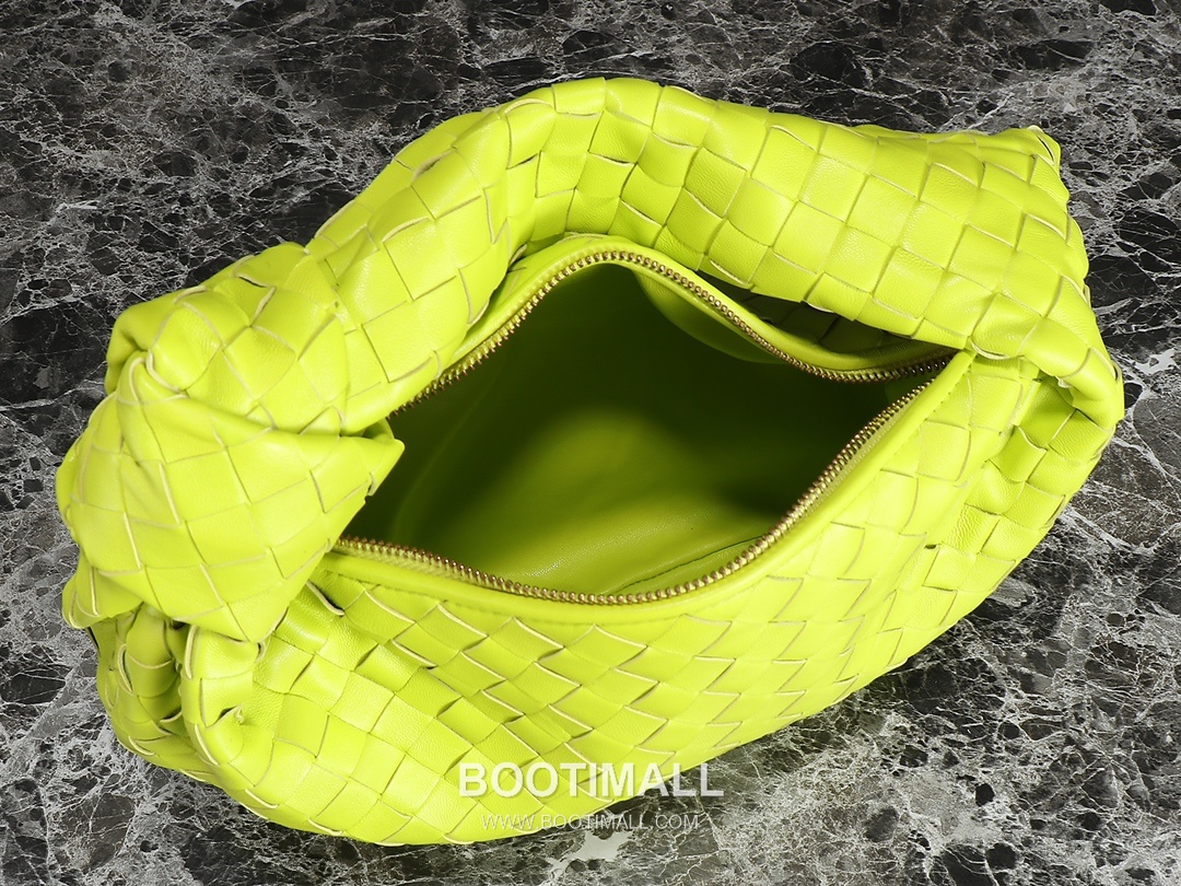 Bottega Veneta Jodie Intrecciato Nappa Leather Hobo Bag 보테가베네타 조디 인트레치아토 나파 호보백 36cm 7