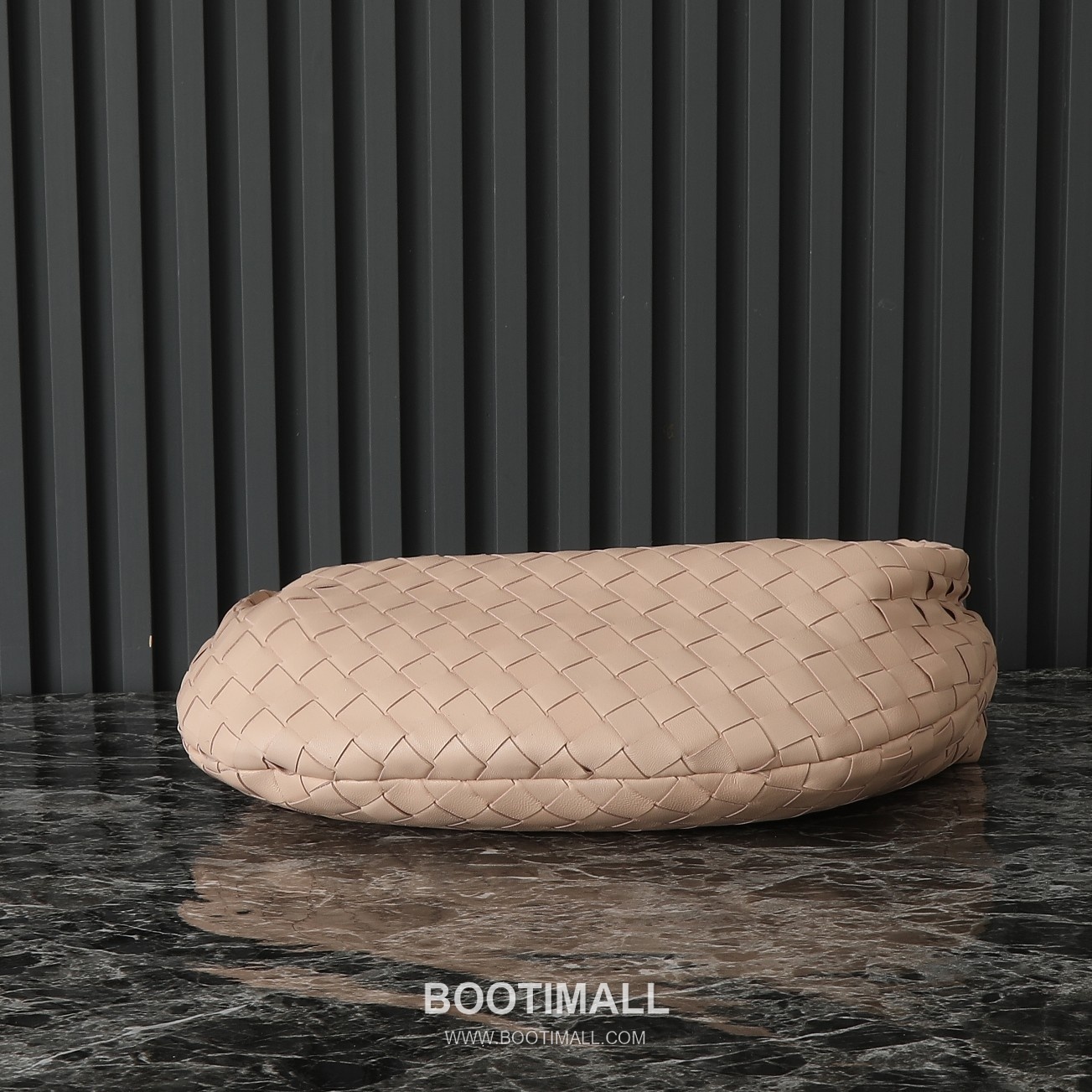 Bottega Veneta Jodie Intrecciato Nappa Leather Hobo Bag 보테가베네타 조디 인트레치아토 나파 호보백 36cm 3