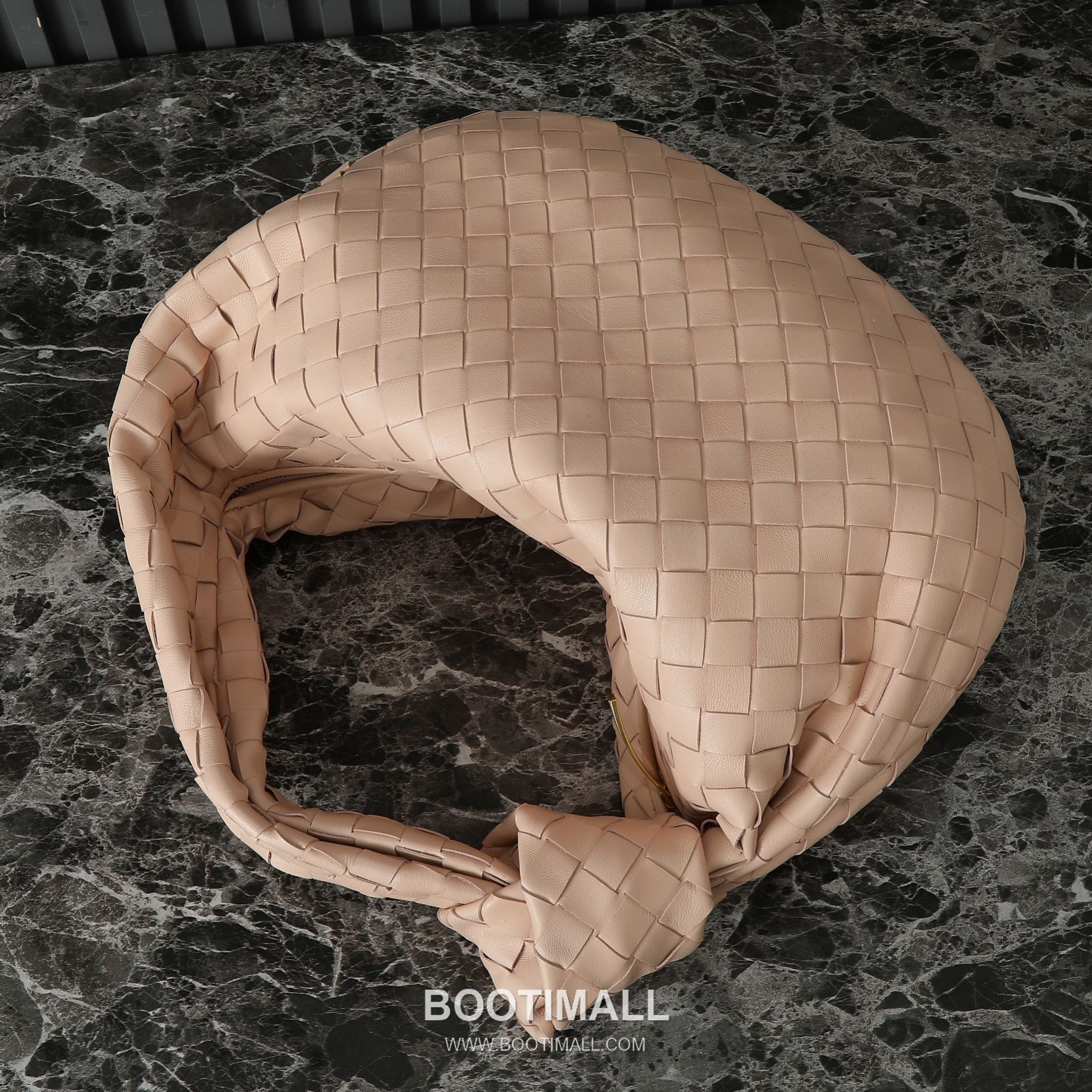 Bottega Veneta Jodie Intrecciato Nappa Leather Hobo Bag 보테가베네타 조디 인트레치아토 나파 호보백 36cm 4