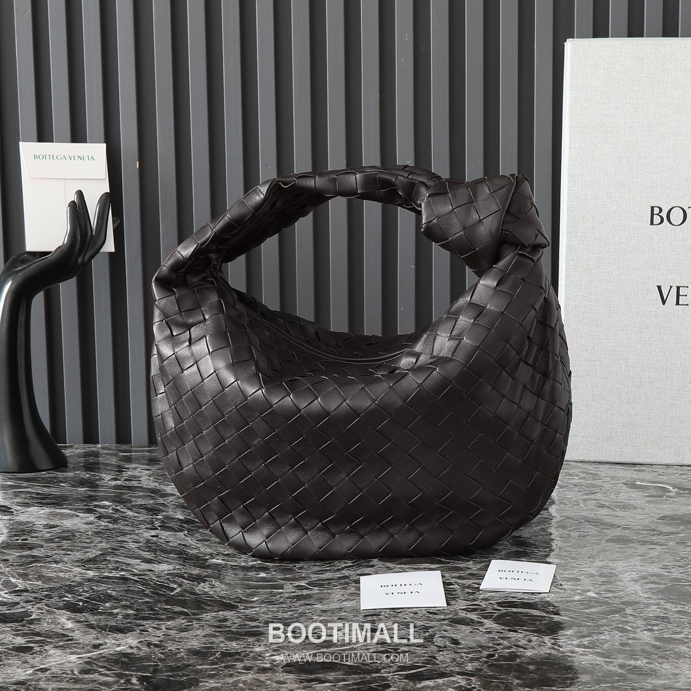 Bottega Veneta Jodie Intrecciato Nappa Leather Hobo Bag 보테가베네타 조디 인트레치아토 나파 호보백 36cm 3