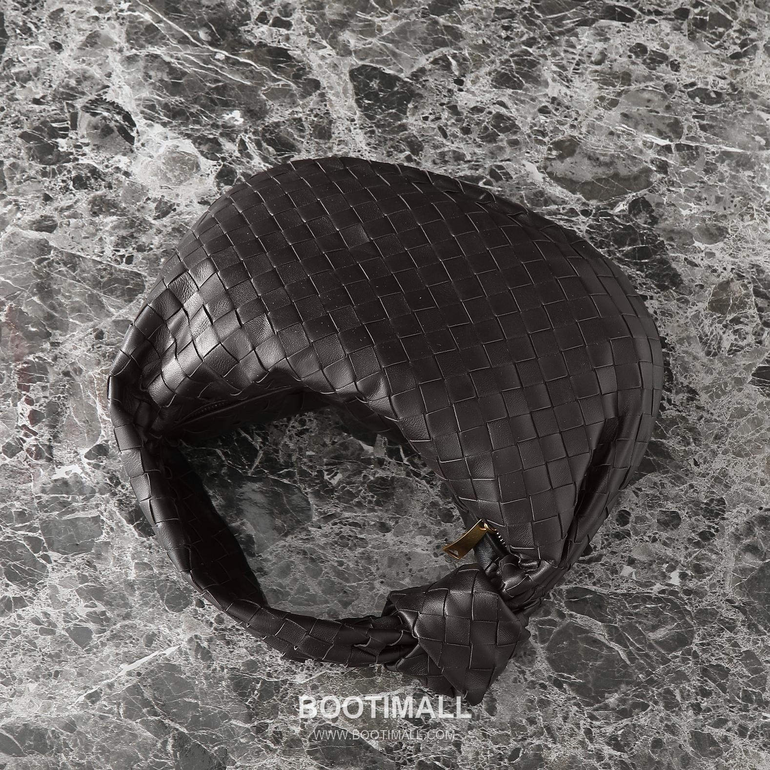 Bottega Veneta Jodie Intrecciato Nappa Leather Hobo Bag 보테가베네타 조디 인트레치아토 나파 호보백 36cm 4