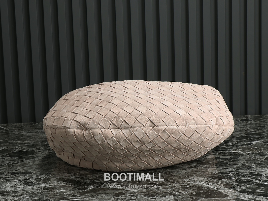 Bottega Veneta Jodie Intrecciato Nappa Leather Hobo Bag 보테가베네타 조디 인트레치아토 나파 호보백 36cm 4