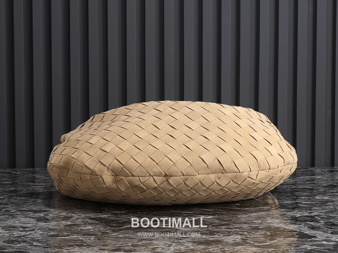 Bottega Veneta Jodie Intrecciato Nappa Leather Hobo Bag 보테가베네타 조디 인트레치아토 나파 호보백 36cm 4