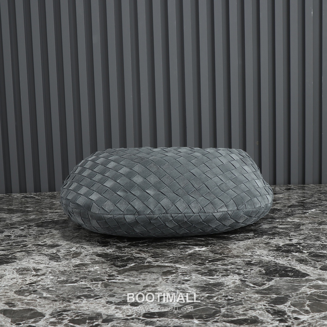 Bottega Veneta Jodie Intrecciato Nappa Leather Hobo Bag 보테가베네타 조디 인트레치아토 나파 호보백 36cm 4