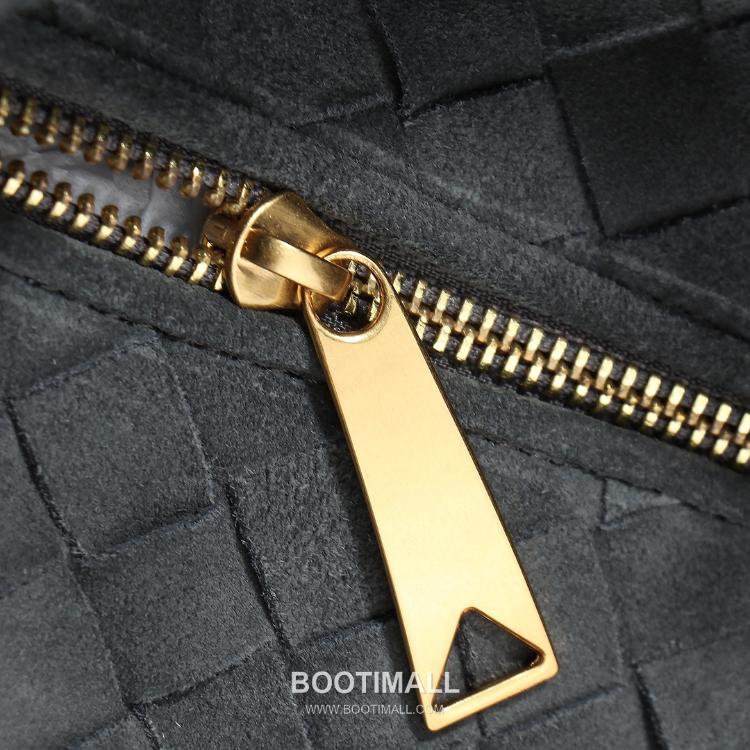 Bottega Veneta Jodie Intrecciato Nappa Leather Hobo Bag 보테가베네타 조디 인트레치아토 나파 호보백 36cm 6