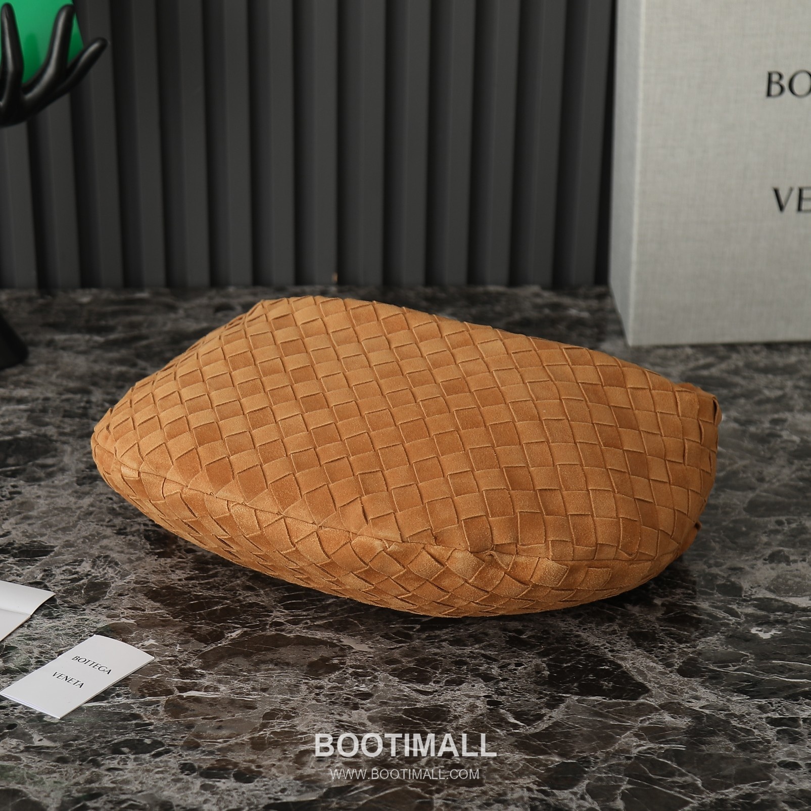 Bottega Veneta Jodie Intrecciato Nappa Leather Hobo Bag 보테가베네타 조디 인트레치아토 나파 호보백 36cm 3