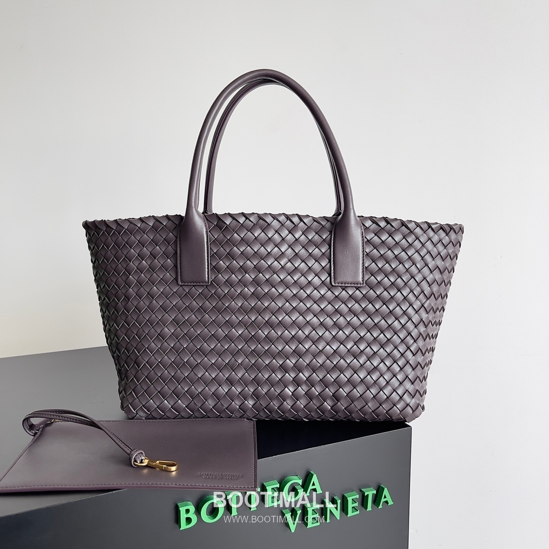 Bottega Veneta Cabat Intrecciato Nappa Leather Tote Bag 보테가베네타 카바 인트레치아토 나파 토트백 48cm 1