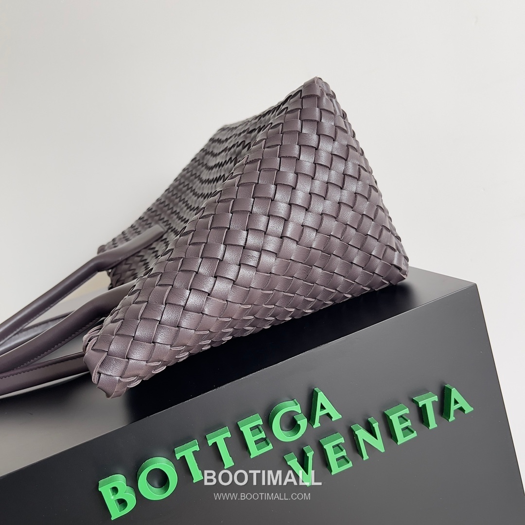 Bottega Veneta Cabat Intrecciato Nappa Leather Tote Bag 보테가베네타 카바 인트레치아토 나파 토트백 48cm 3