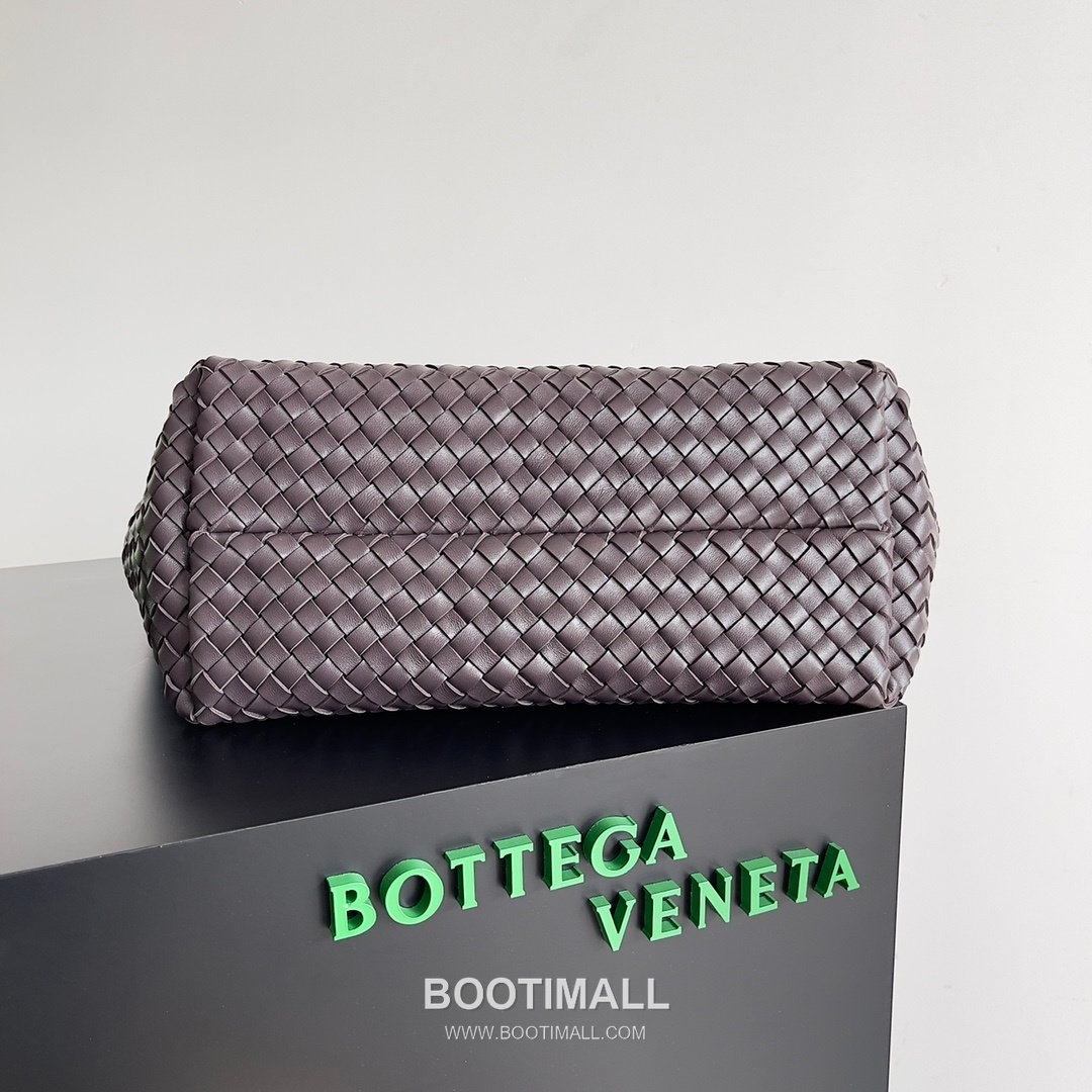 Bottega Veneta Cabat Intrecciato Nappa Leather Tote Bag 보테가베네타 카바 인트레치아토 나파 토트백 48cm 4