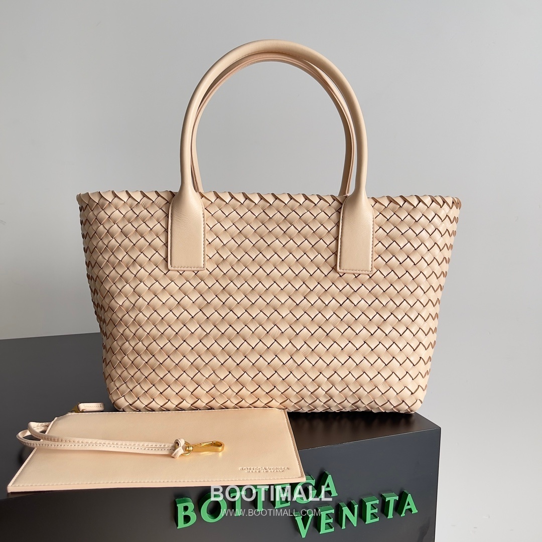 Bottega Veneta Cabat Intrecciato Nappa Leather Tote Bag 보테가베네타 카바 인트레치아토 나파 토트백 48cm 1