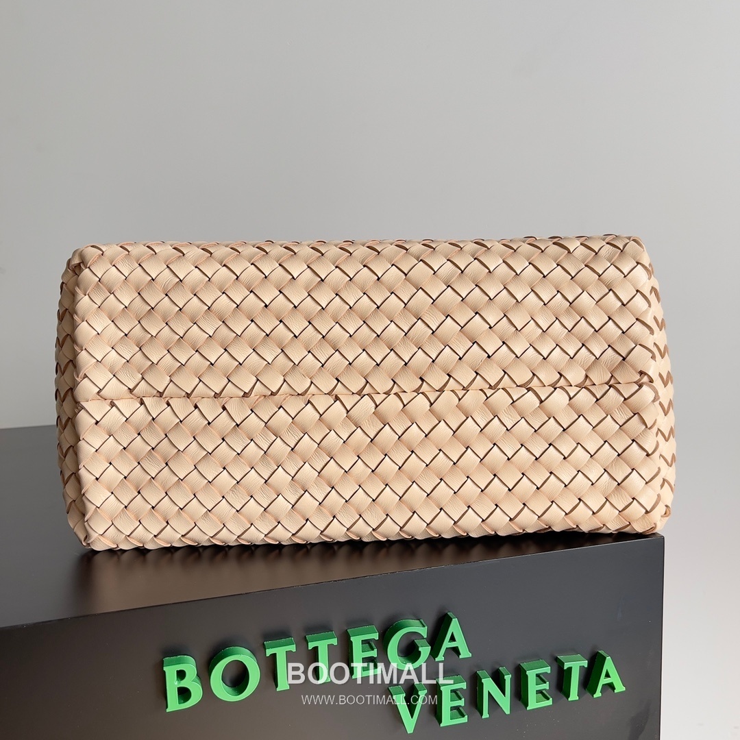 Bottega Veneta Cabat Intrecciato Nappa Leather Tote Bag 보테가베네타 카바 인트레치아토 나파 토트백 48cm 4