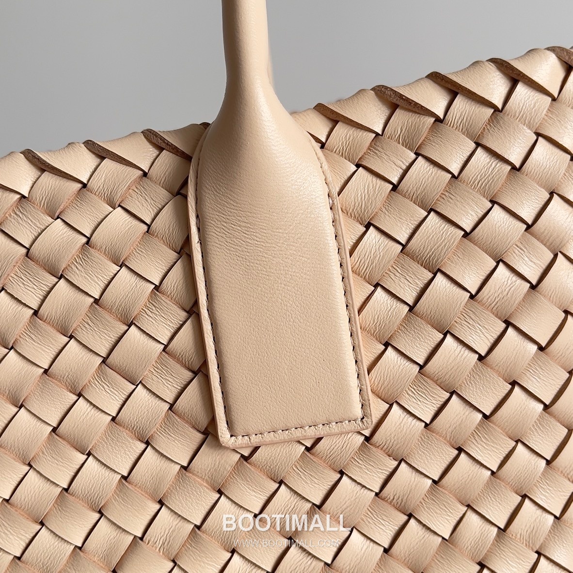 Bottega Veneta Cabat Intrecciato Nappa Leather Tote Bag 보테가베네타 카바 인트레치아토 나파 토트백 48cm 6