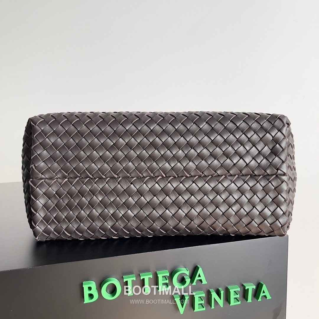 Bottega Veneta Cabat Intrecciato Nappa Leather Tote Bag 보테가베네타 카바 인트레치아토 나파 토트백 48cm 4