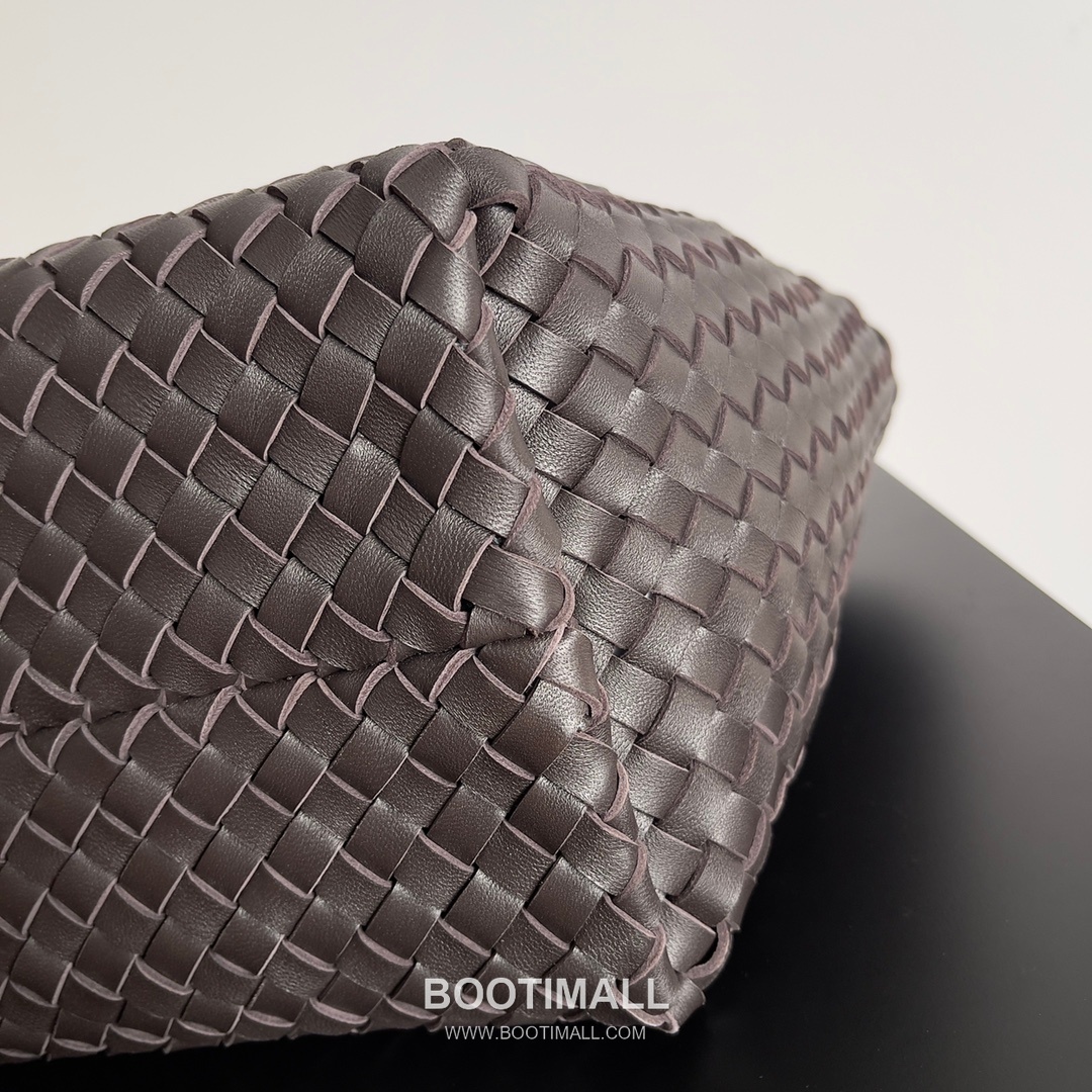 Bottega Veneta Cabat Intrecciato Nappa Leather Tote Bag 보테가베네타 카바 인트레치아토 나파 토트백 48cm 5