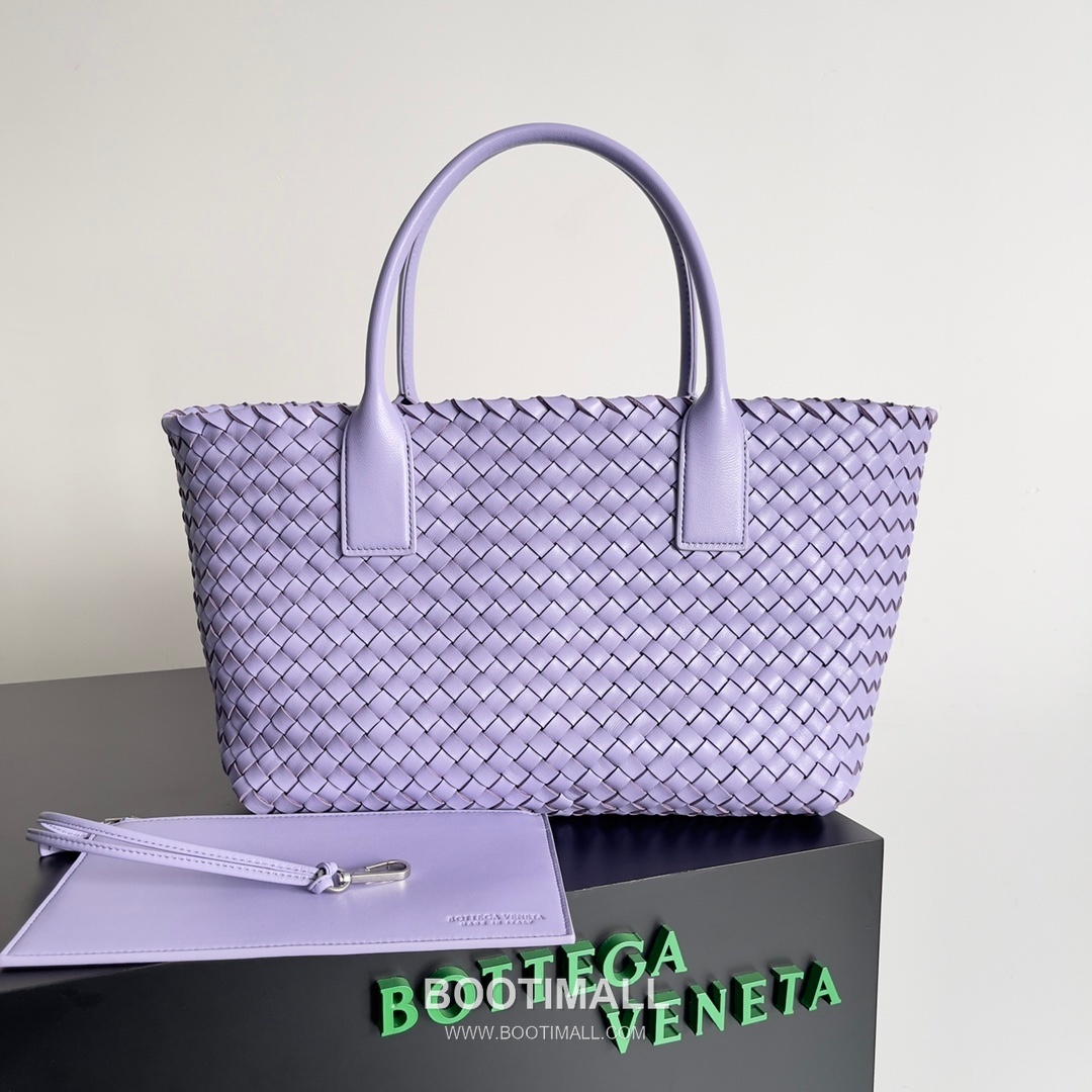 Bottega Veneta Cabat Intrecciato Nappa Leather Tote Bag 보테가베네타 카바 인트레치아토 나파 토트백 48cm 1