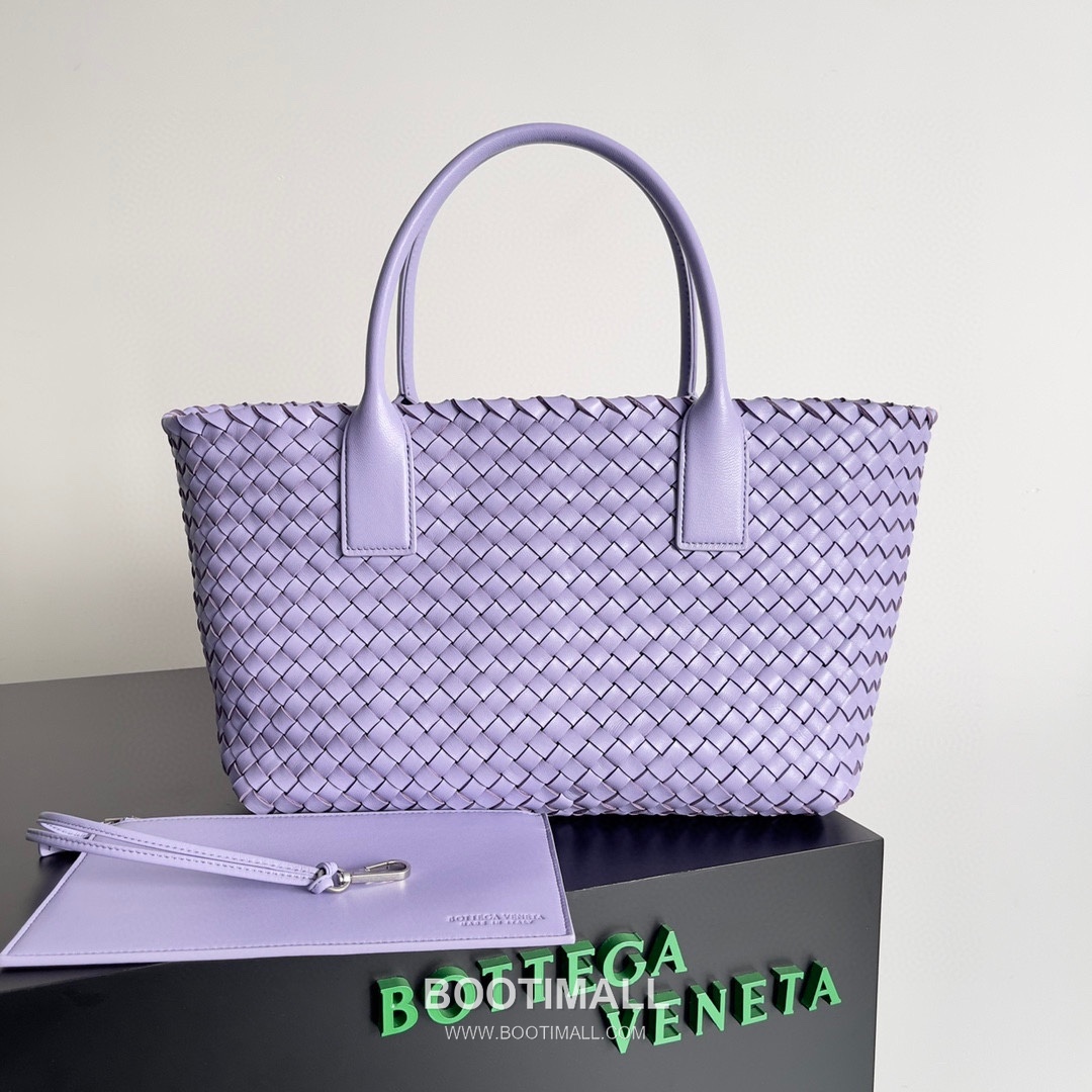 Bottega Veneta Cabat Intrecciato Nappa Leather Tote Bag 보테가베네타 카바 인트레치아토 나파 토트백 48cm 3