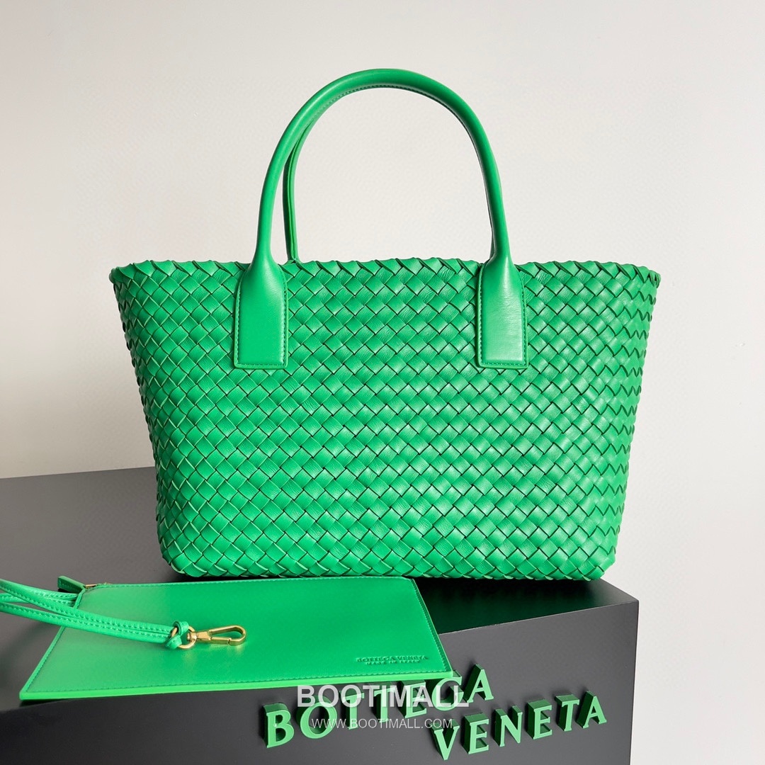 Bottega Veneta Cabat Intrecciato Nappa Leather Tote Bag 보테가베네타 카바 인트레치아토 나파 토트백 48cm 3
