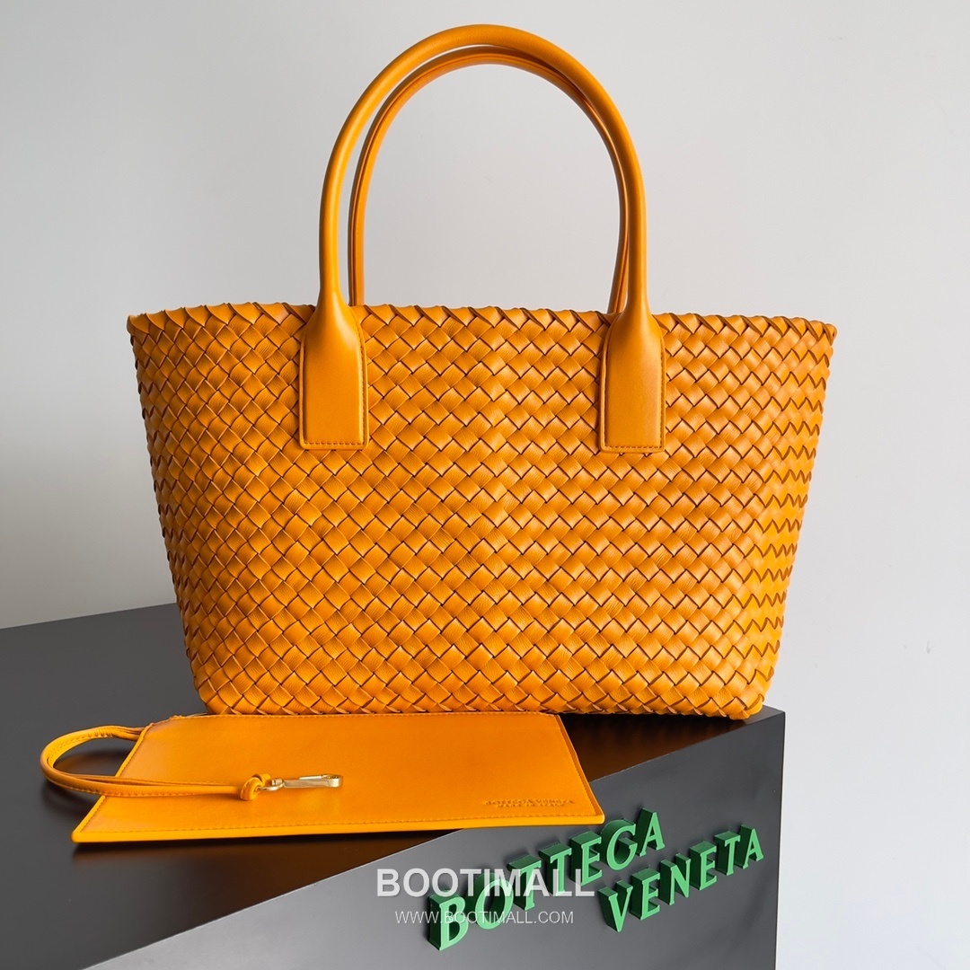 Bottega Veneta Cabat Intrecciato Nappa Leather Tote Bag 보테가베네타 카바 인트레치아토 나파 토트백 48cm 1