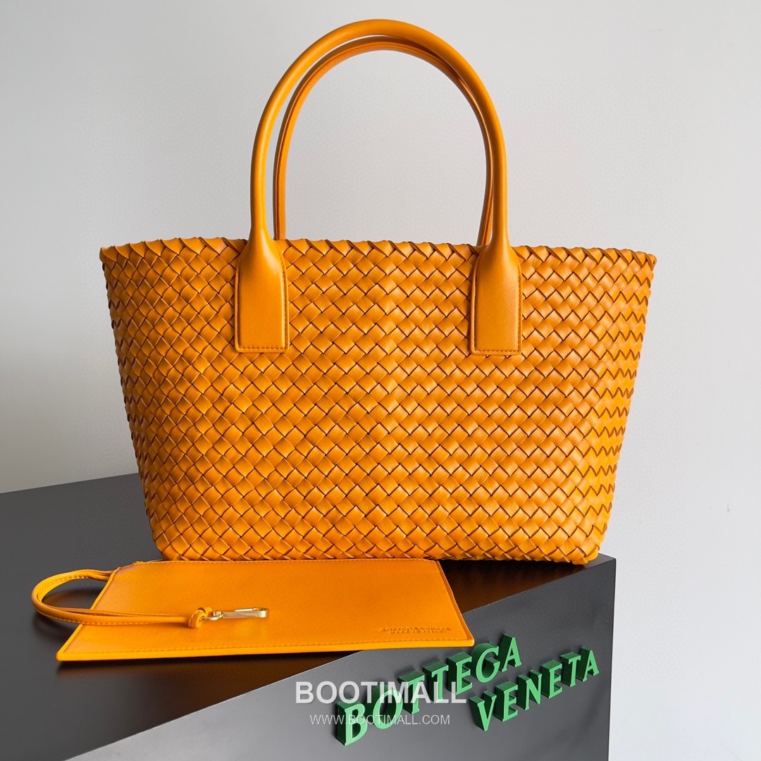Bottega Veneta Cabat Intrecciato Nappa Leather Tote Bag 보테가베네타 카바 인트레치아토 나파 토트백 48cm 3