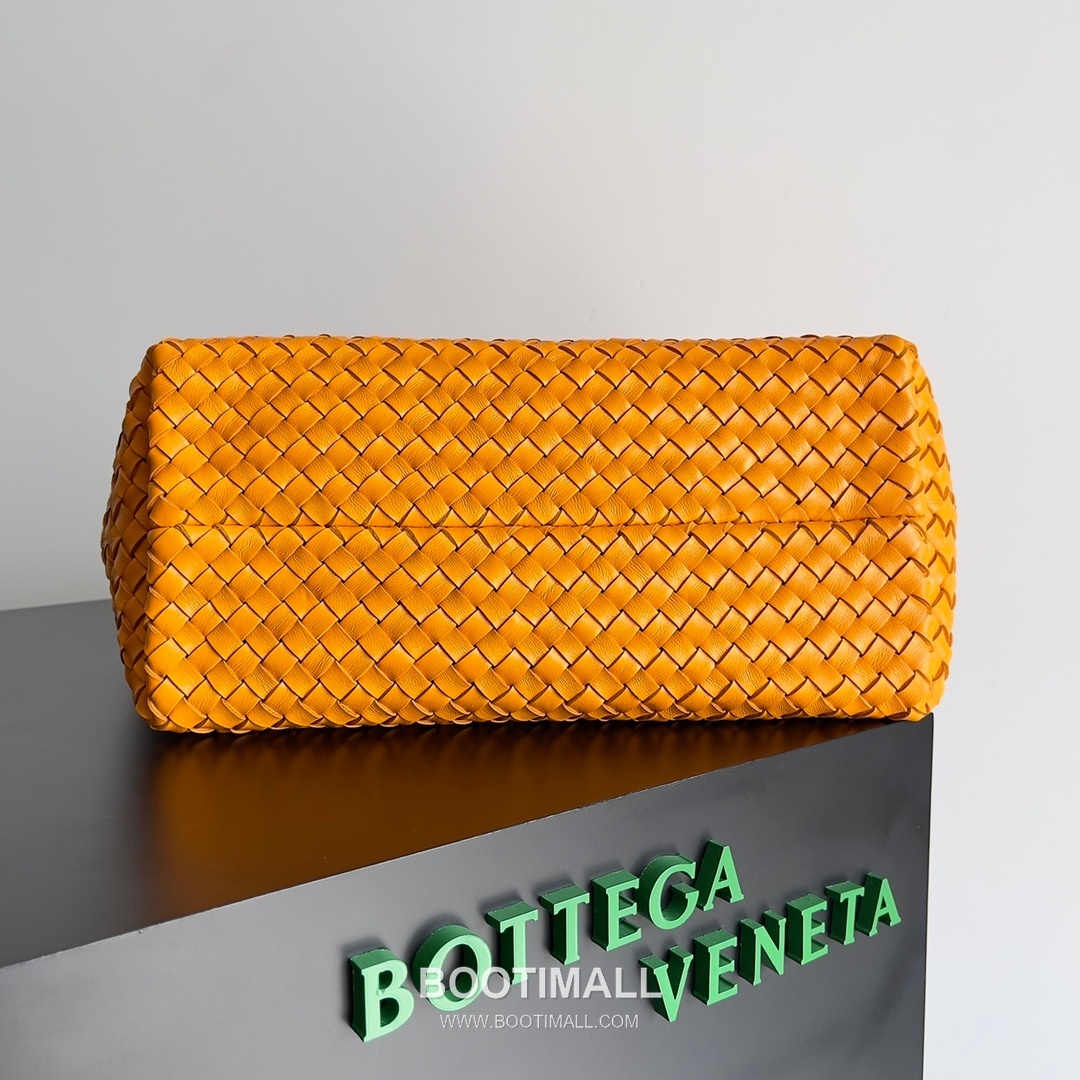 Bottega Veneta Cabat Intrecciato Nappa Leather Tote Bag 보테가베네타 카바 인트레치아토 나파 토트백 48cm 4