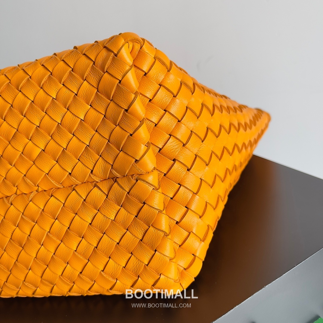 Bottega Veneta Cabat Intrecciato Nappa Leather Tote Bag 보테가베네타 카바 인트레치아토 나파 토트백 48cm 5