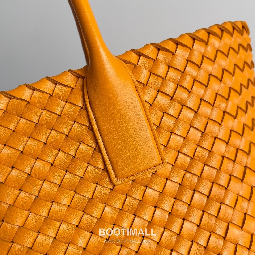 Bottega Veneta Cabat Intrecciato Nappa Leather Tote Bag 보테가베네타 카바 인트레치아토 나파 토트백 48cm 6