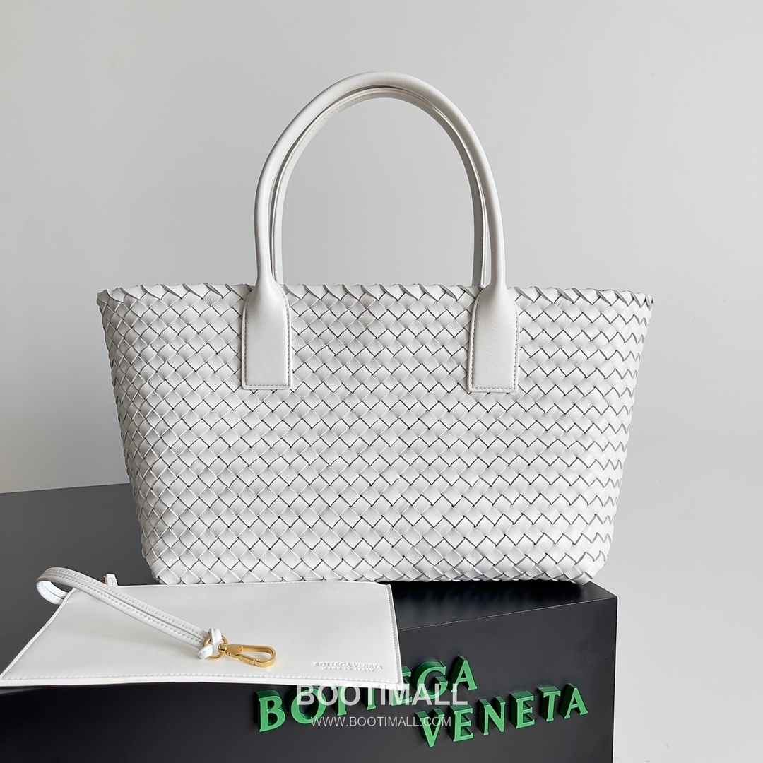 Bottega Veneta Cabat Intrecciato Nappa Leather Tote Bag 보테가베네타 카바 인트레치아토 나파 토트백 48cm 1