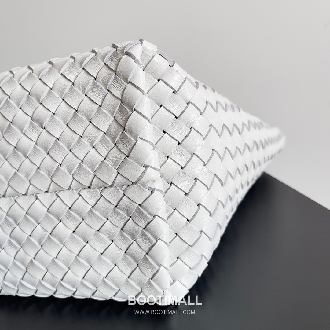 Bottega Veneta Cabat Intrecciato Nappa Leather Tote Bag 보테가베네타 카바 인트레치아토 나파 토트백 48cm 6