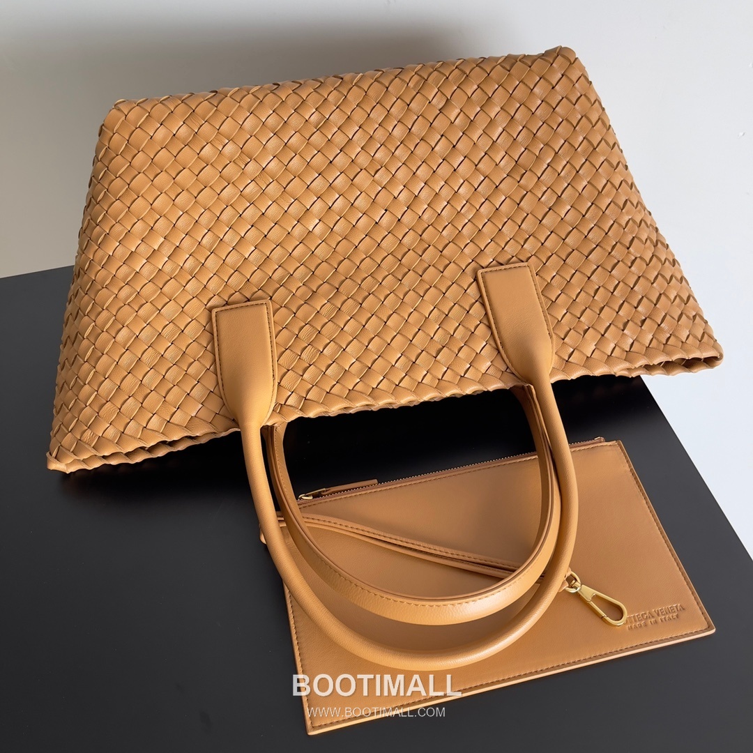 Bottega Veneta Cabat Intrecciato Nappa Leather Tote Bag 보테가베네타 카바 인트레치아토 나파 토트백 48cm 2