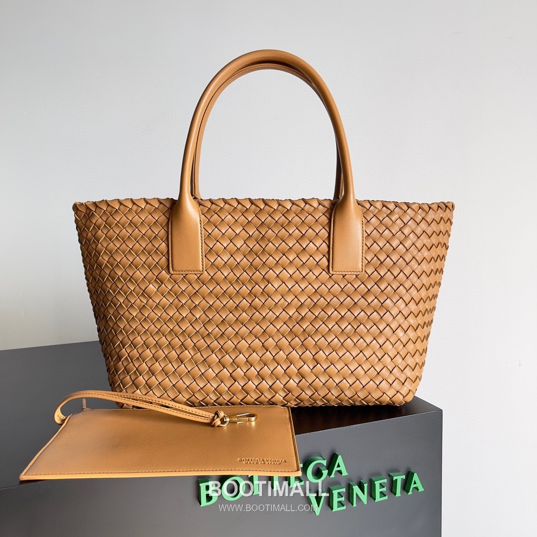 Bottega Veneta Cabat Intrecciato Nappa Leather Tote Bag 보테가베네타 카바 인트레치아토 나파 토트백 48cm 3