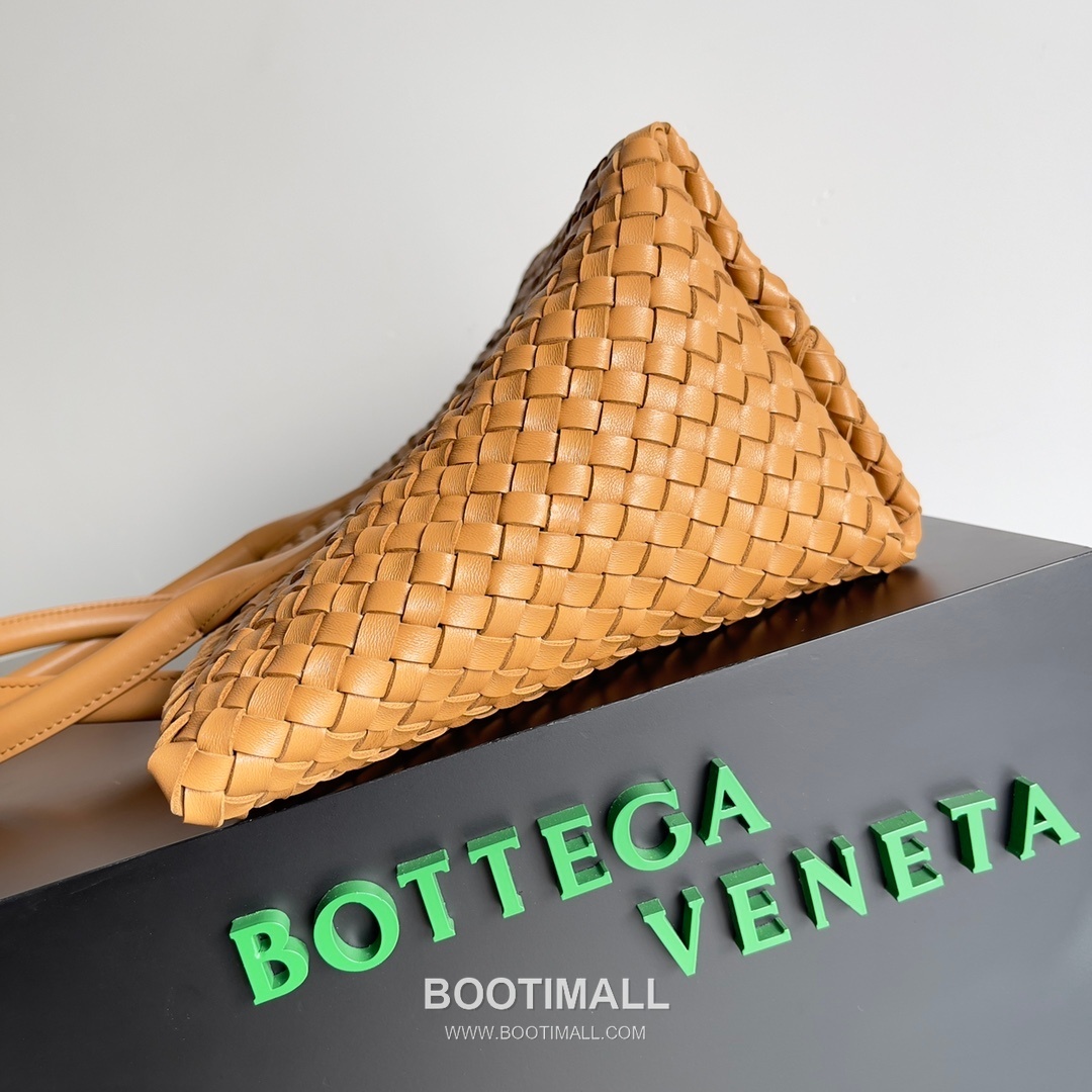 Bottega Veneta Cabat Intrecciato Nappa Leather Tote Bag 보테가베네타 카바 인트레치아토 나파 토트백 48cm 4