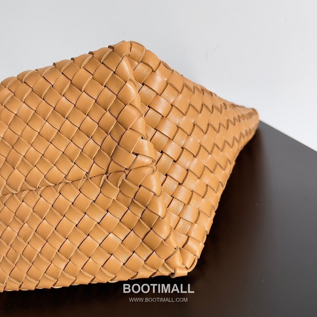 Bottega Veneta Cabat Intrecciato Nappa Leather Tote Bag 보테가베네타 카바 인트레치아토 나파 토트백 48cm 5