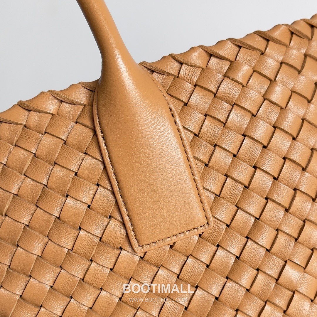 Bottega Veneta Cabat Intrecciato Nappa Leather Tote Bag 보테가베네타 카바 인트레치아토 나파 토트백 48cm 6