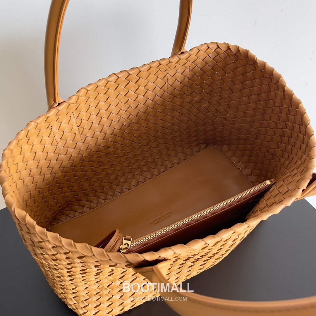 Bottega Veneta Cabat Intrecciato Nappa Leather Tote Bag 보테가베네타 카바 인트레치아토 나파 토트백 48cm 8