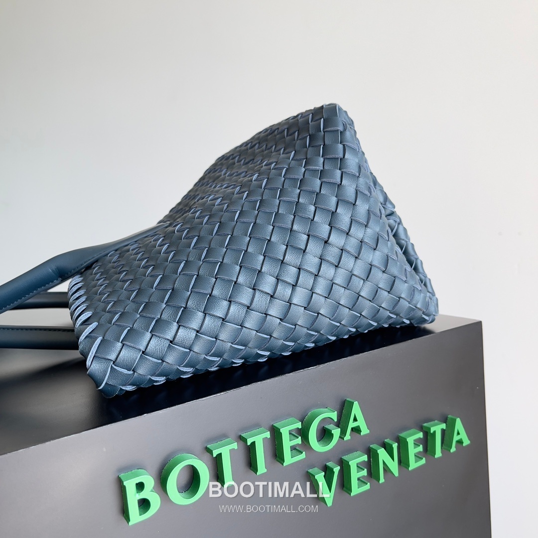 Bottega Veneta Cabat Intrecciato Nappa Leather Tote Bag 보테가베네타 카바 인트레치아토 나파 토트백 48cm 3