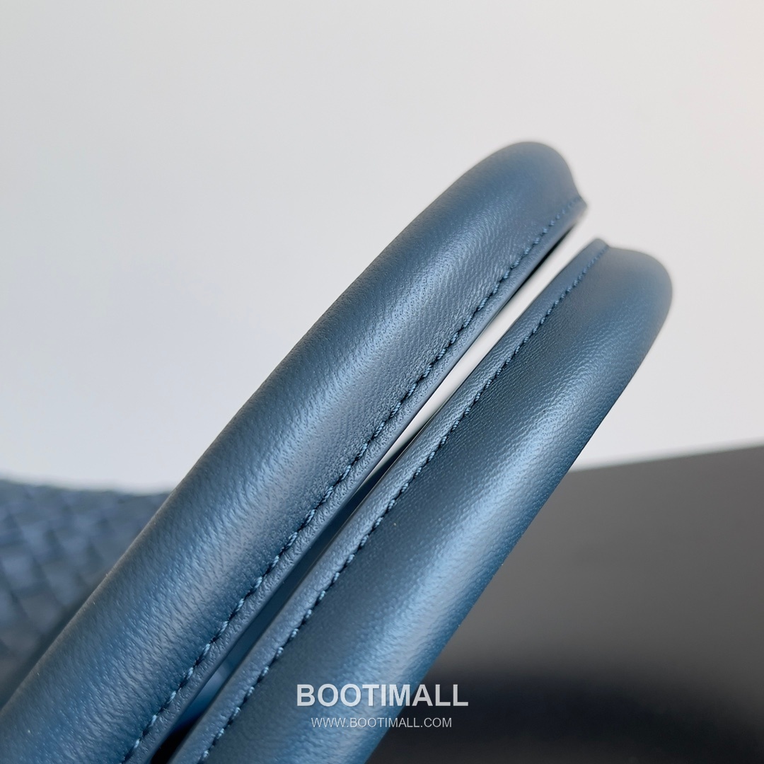 Bottega Veneta Cabat Intrecciato Nappa Leather Tote Bag 보테가베네타 카바 인트레치아토 나파 토트백 48cm 5