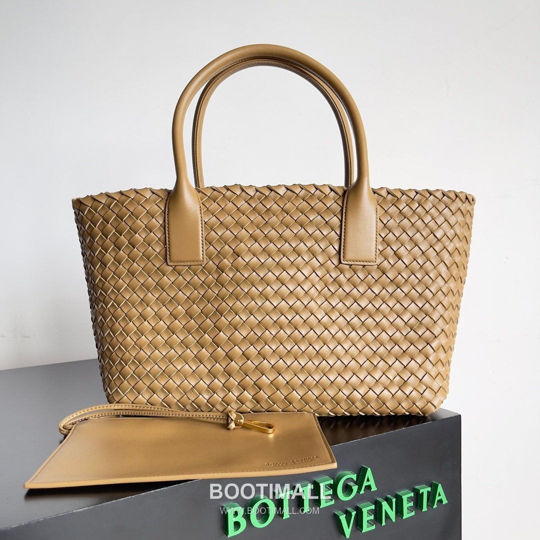 Bottega Veneta Cabat Intrecciato Nappa Leather Tote Bag 보테가베네타 카바 인트레치아토 나파 토트백 48cm 1