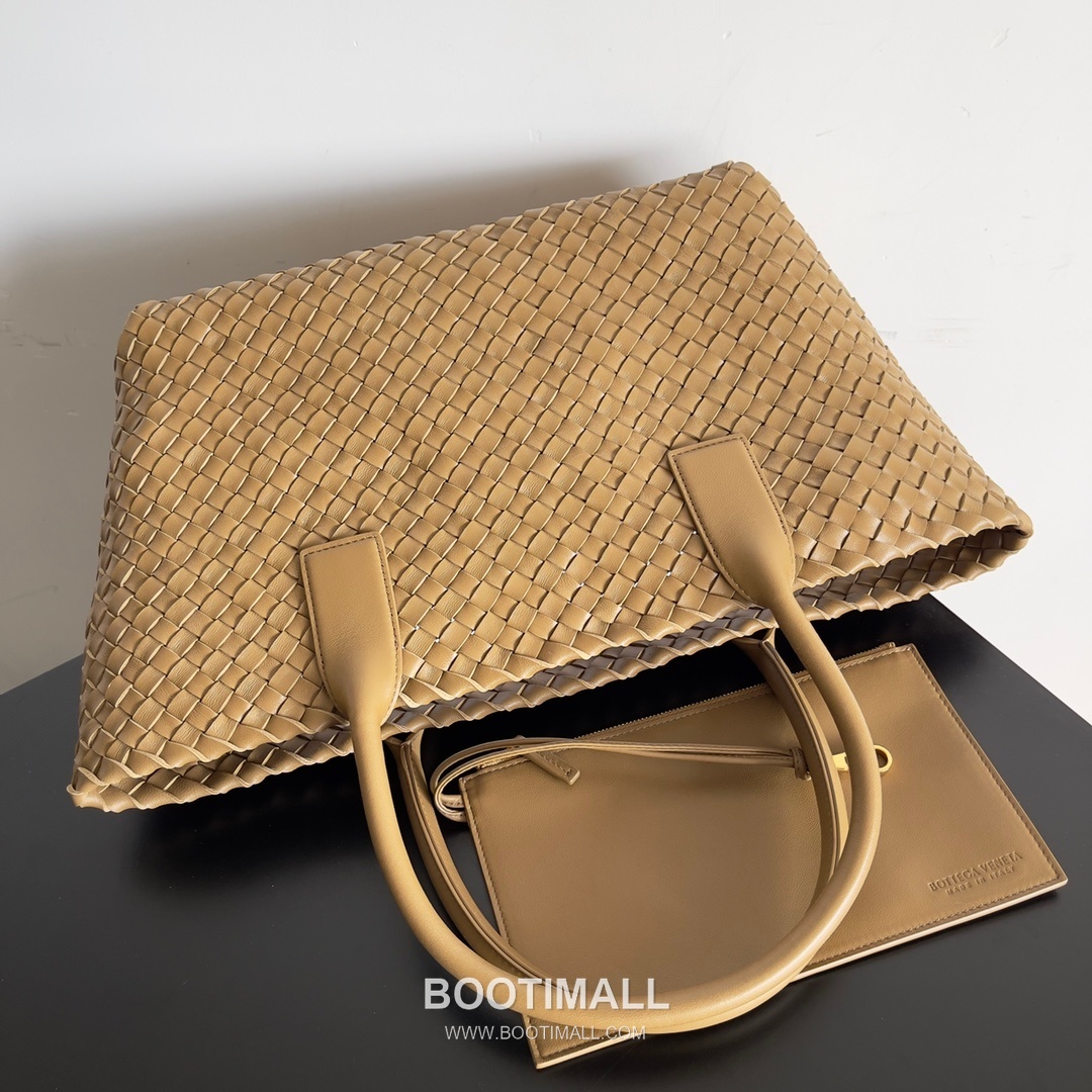 Bottega Veneta Cabat Intrecciato Nappa Leather Tote Bag 보테가베네타 카바 인트레치아토 나파 토트백 48cm 2