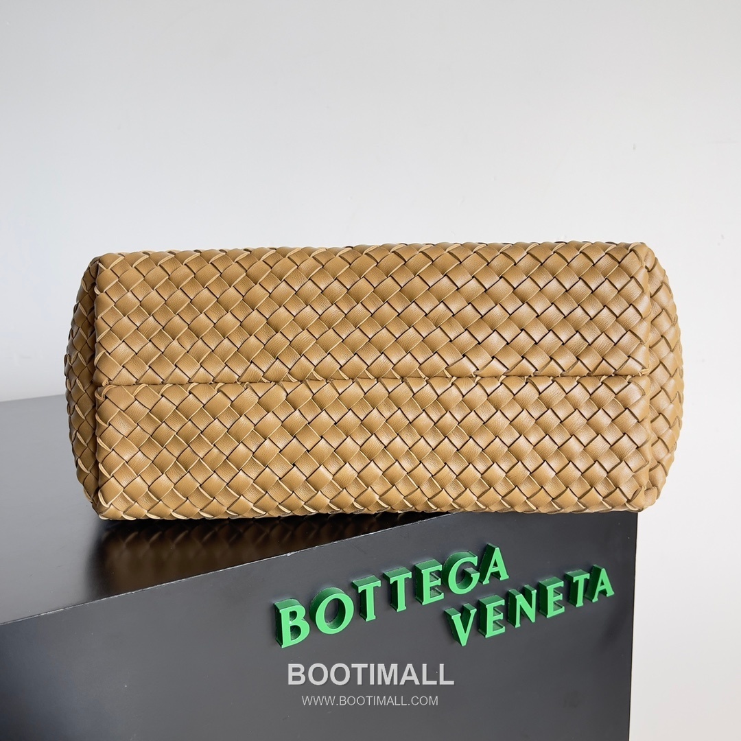 Bottega Veneta Cabat Intrecciato Nappa Leather Tote Bag 보테가베네타 카바 인트레치아토 나파 토트백 48cm 3