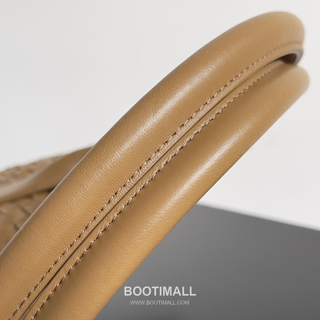 Bottega Veneta Cabat Intrecciato Nappa Leather Tote Bag 보테가베네타 카바 인트레치아토 나파 토트백 48cm 6