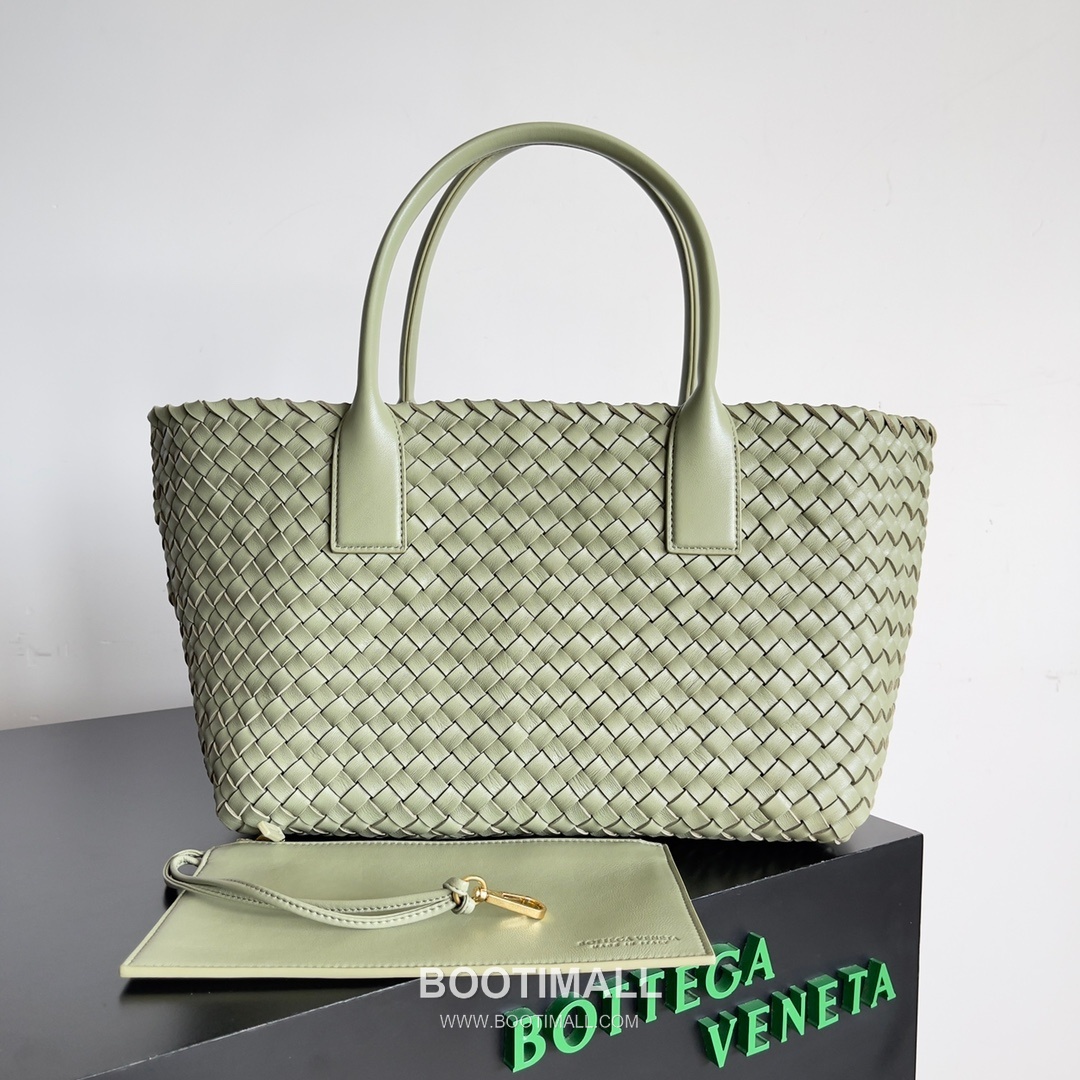 Bottega Veneta Cabat Intrecciato Nappa Leather Tote Bag 보테가베네타 카바 인트레치아토 나파 토트백 48cm 1