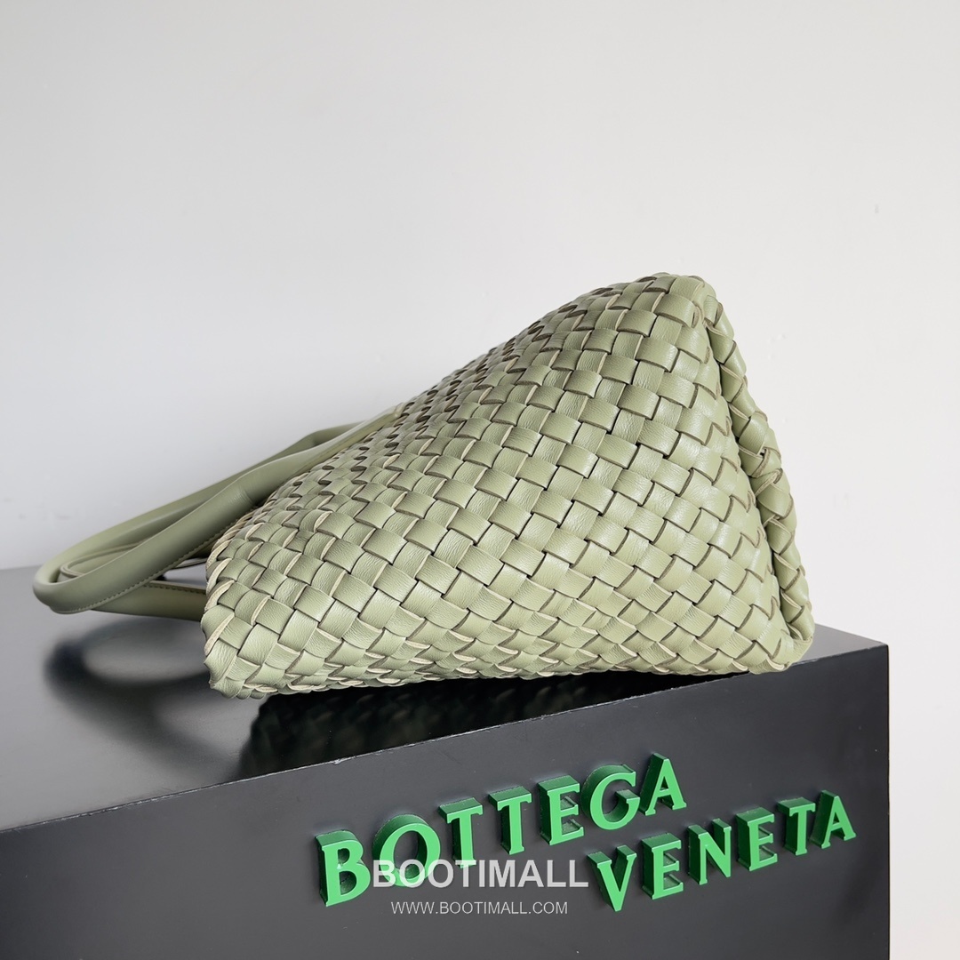 Bottega Veneta Cabat Intrecciato Nappa Leather Tote Bag 보테가베네타 카바 인트레치아토 나파 토트백 48cm 4