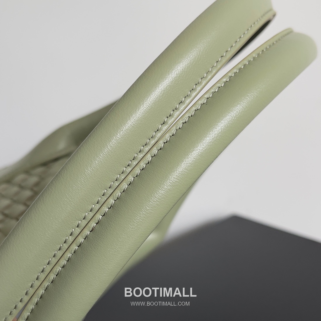 Bottega Veneta Cabat Intrecciato Nappa Leather Tote Bag 보테가베네타 카바 인트레치아토 나파 토트백 48cm 5