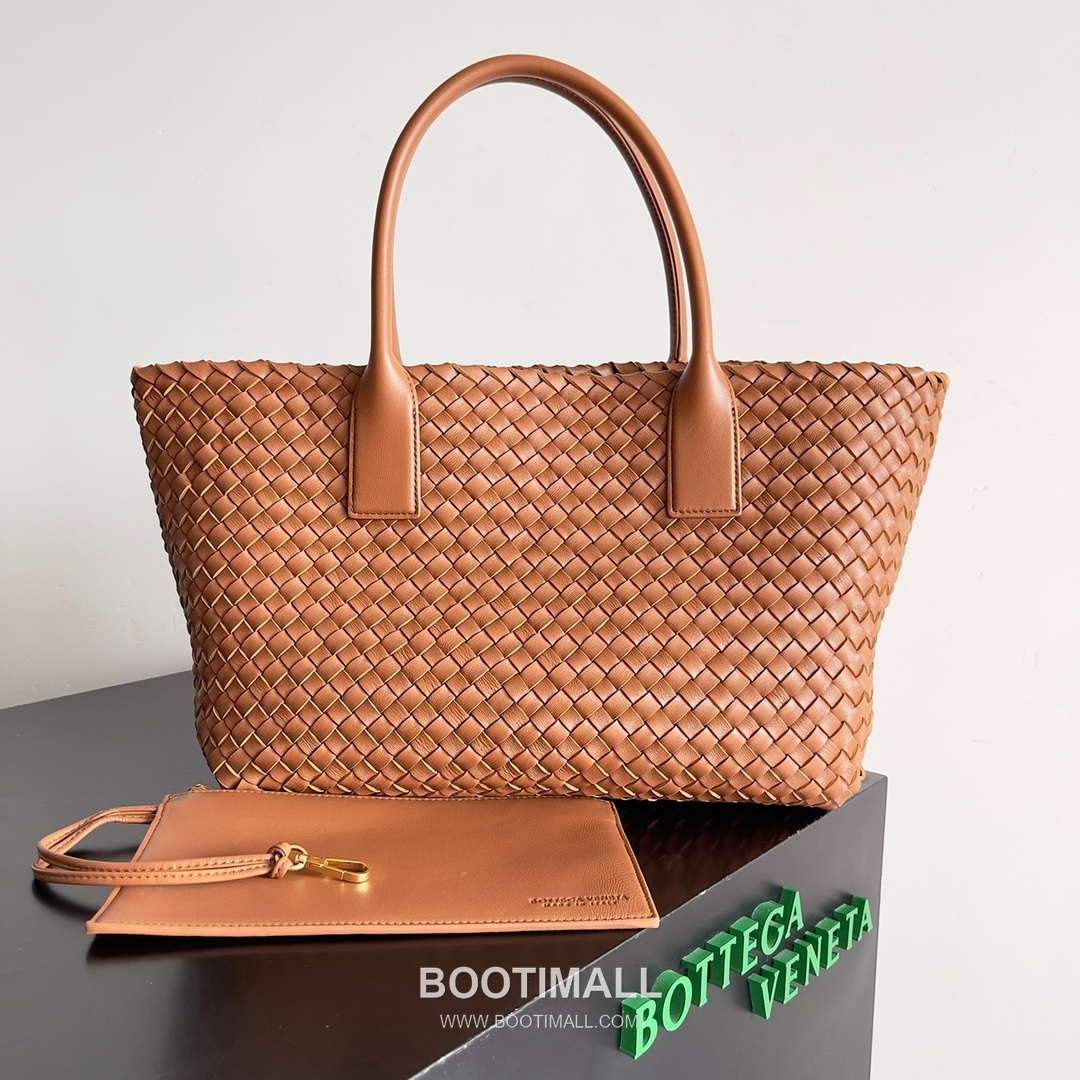 Bottega Veneta Cabat Intrecciato Nappa Leather Tote Bag 보테가베네타 카바 인트레치아토 나파 토트백 48cm 1