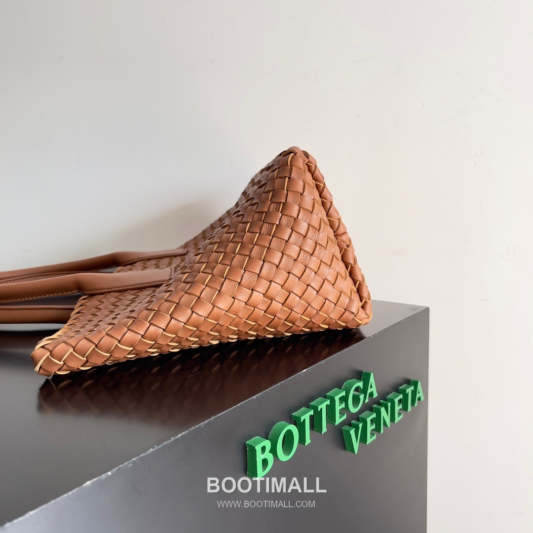 Bottega Veneta Cabat Intrecciato Nappa Leather Tote Bag 보테가베네타 카바 인트레치아토 나파 토트백 48cm 3
