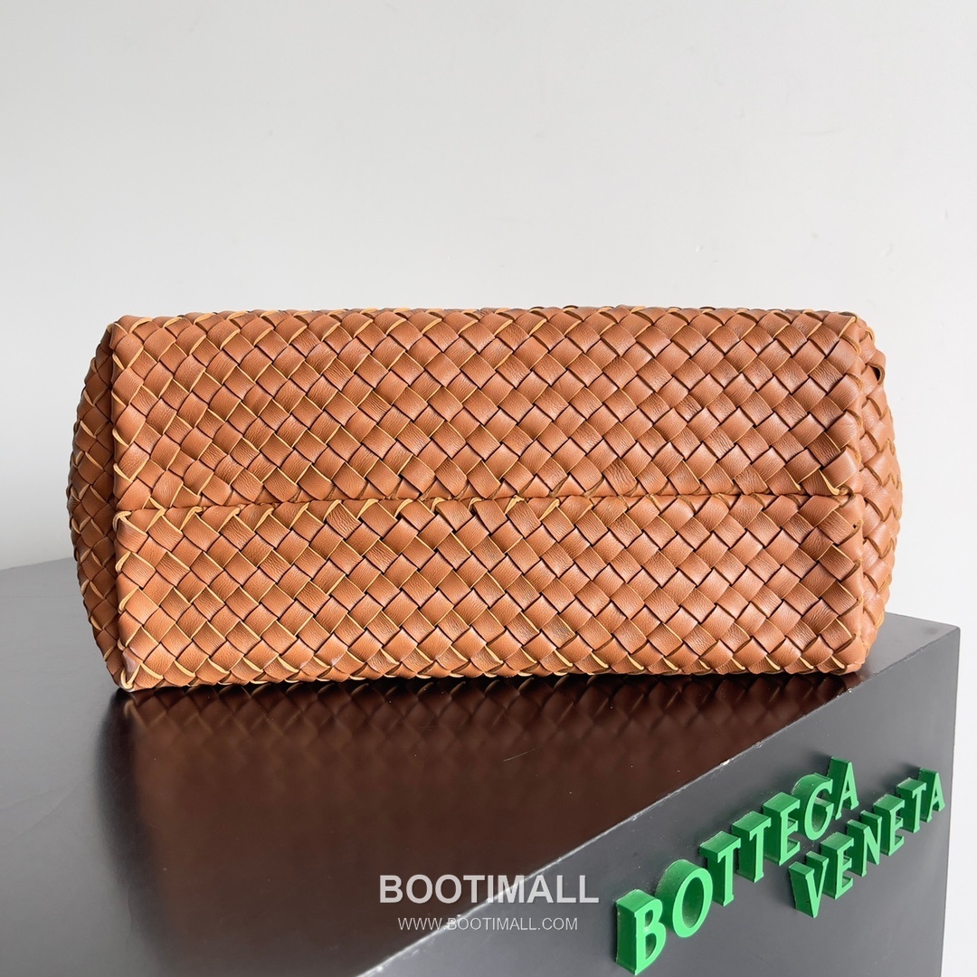 Bottega Veneta Cabat Intrecciato Nappa Leather Tote Bag 보테가베네타 카바 인트레치아토 나파 토트백 48cm 4