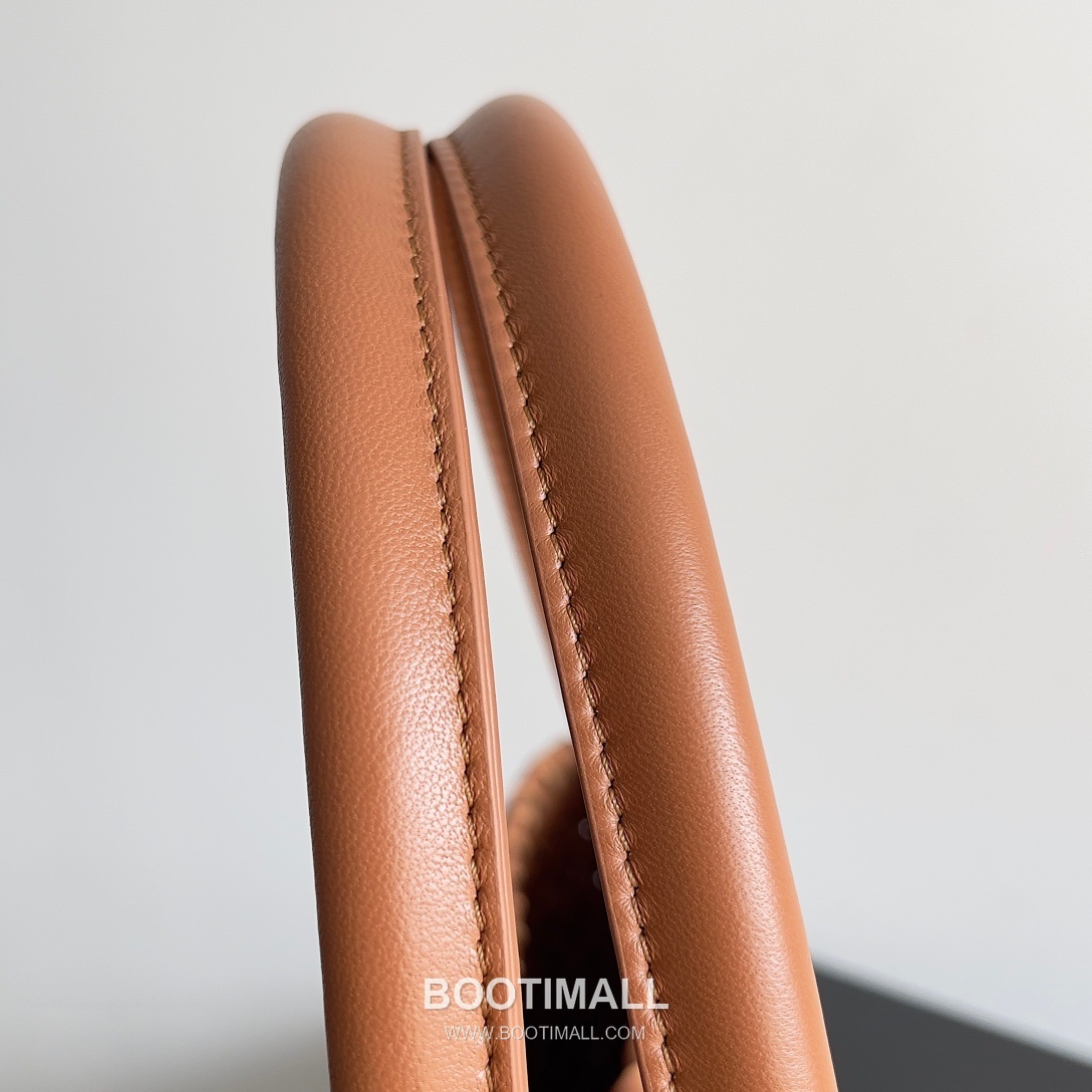 Bottega Veneta Cabat Intrecciato Nappa Leather Tote Bag 보테가베네타 카바 인트레치아토 나파 토트백 48cm 5