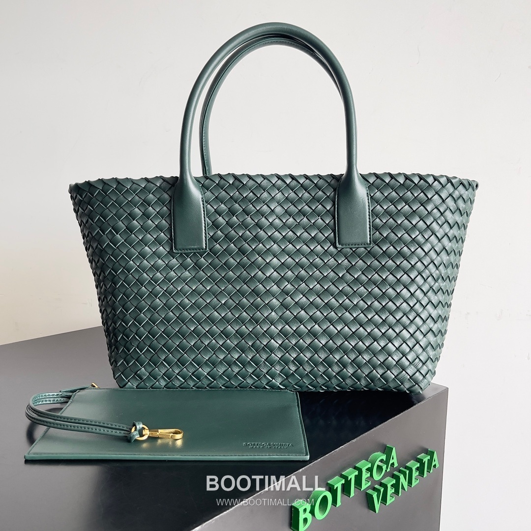 Bottega Veneta Cabat Intrecciato Nappa Leather Tote Bag 보테가베네타 카바 인트레치아토 나파 토트백 48cm 1