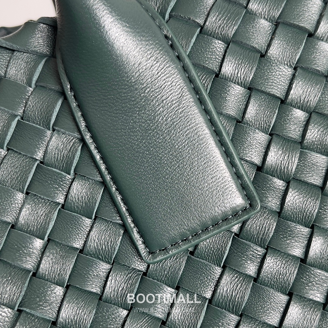 Bottega Veneta Cabat Intrecciato Nappa Leather Tote Bag 보테가베네타 카바 인트레치아토 나파 토트백 48cm 6